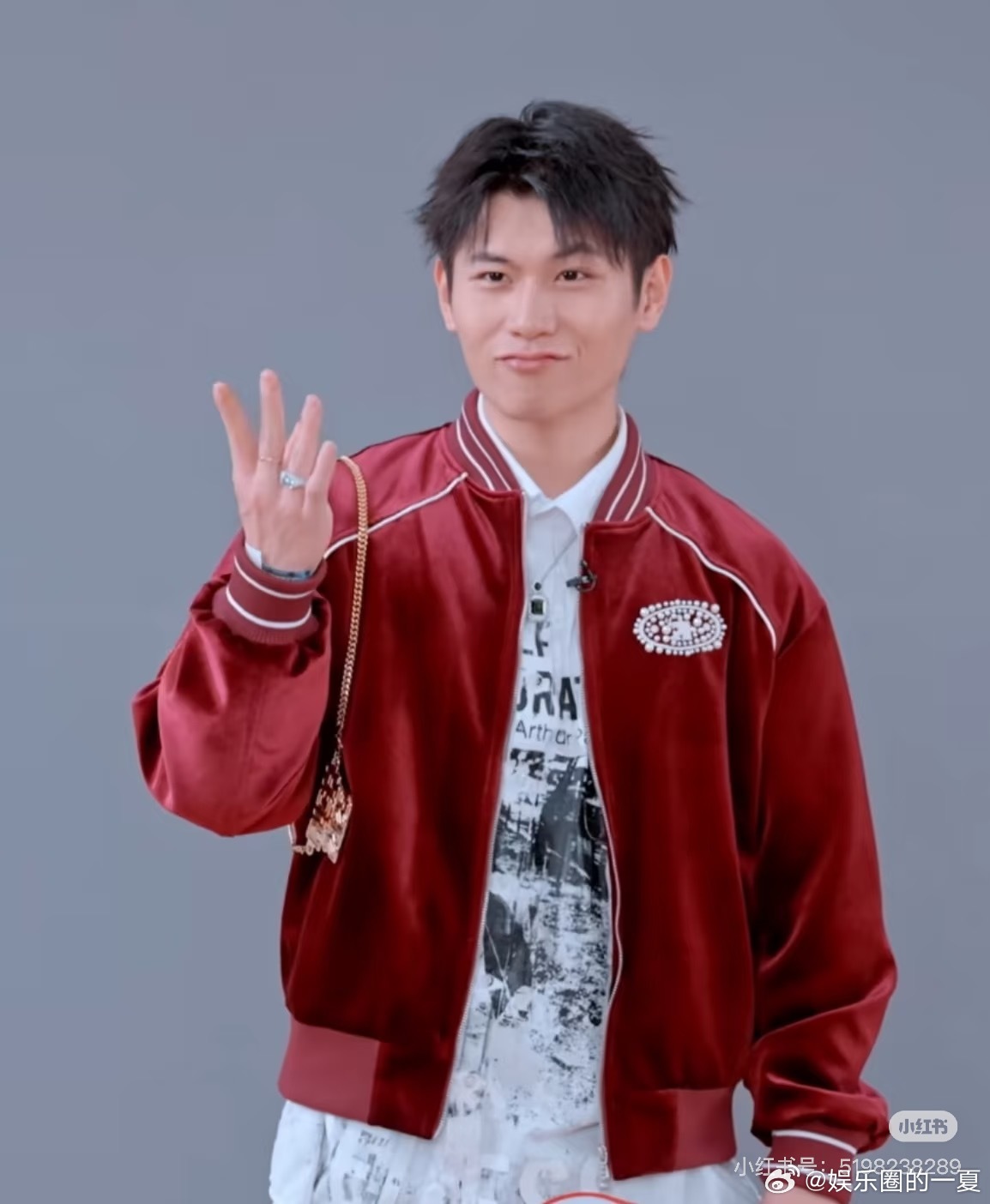 翁杰边做俯卧撑边卖鞋新说唱2025接受一切diss和kiss新说唱2025 谁懂