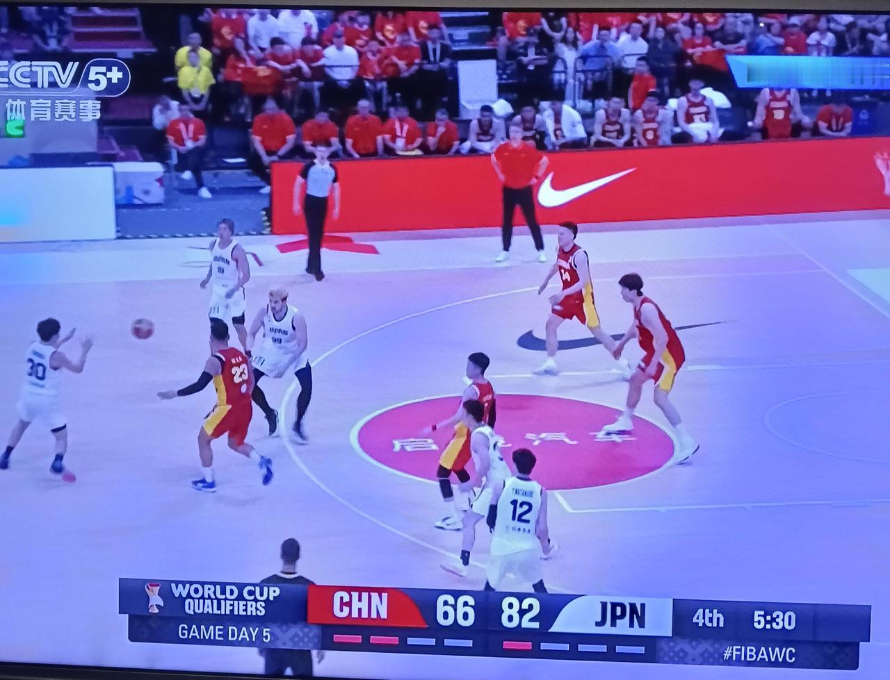 打得还不错，就是投篮总不进。今晚男篮对阵日本队，在身体条件上占据优势，但技战术运
