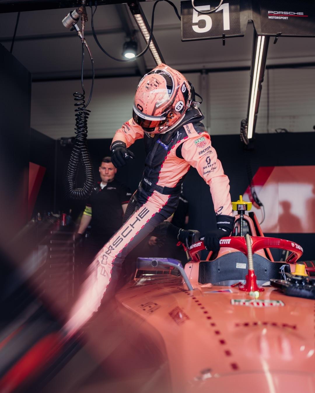PUMA 携手保时捷 Formula E 车队推出全新“粉红猪”（Pink Pi