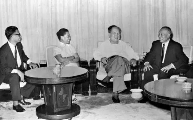 周恩来曾评价李宗仁一生做过两件好事：一件是台儿庄，一件就是回归祖国。
 
193
