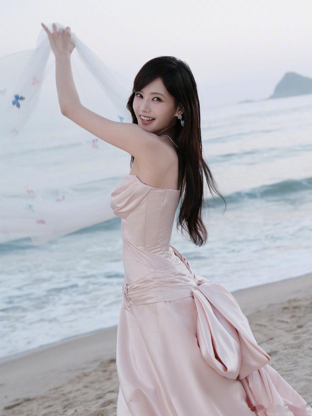 李一桐 女人的背后永远是我们自己 又被姐姐圈粉！清醒独立，这才是当代女生该有的样