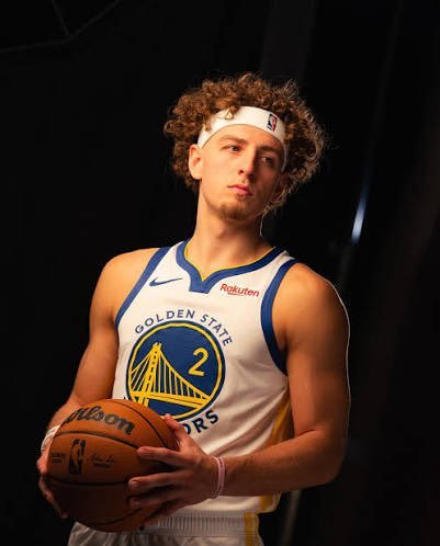 波杰近3场比赛 场均17分 5篮板 3助攻 2抢断投篮命中率68% 三分球命中率