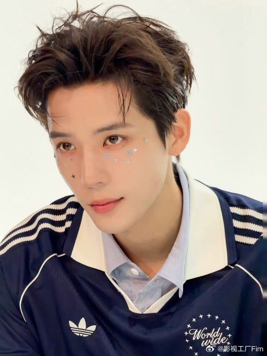 王安宇藏不住的少年气王安宇活力少年谁能拒绝这样的活力少年啊 