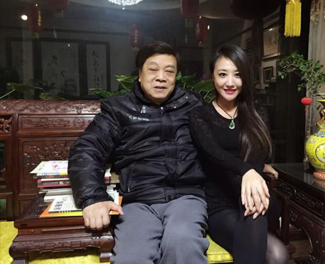 雄性本色与人性的博弈：赵忠祥身边的美女之谜

对于赵忠祥身边这位与众不同的美女，