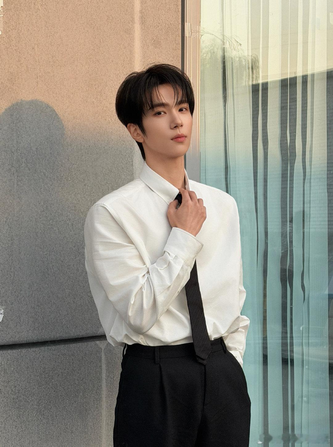 余承恩眼睛好会演心动 少年感与苏感并存！又亮又干净的眸子，演心动戏时的纯粹，让人