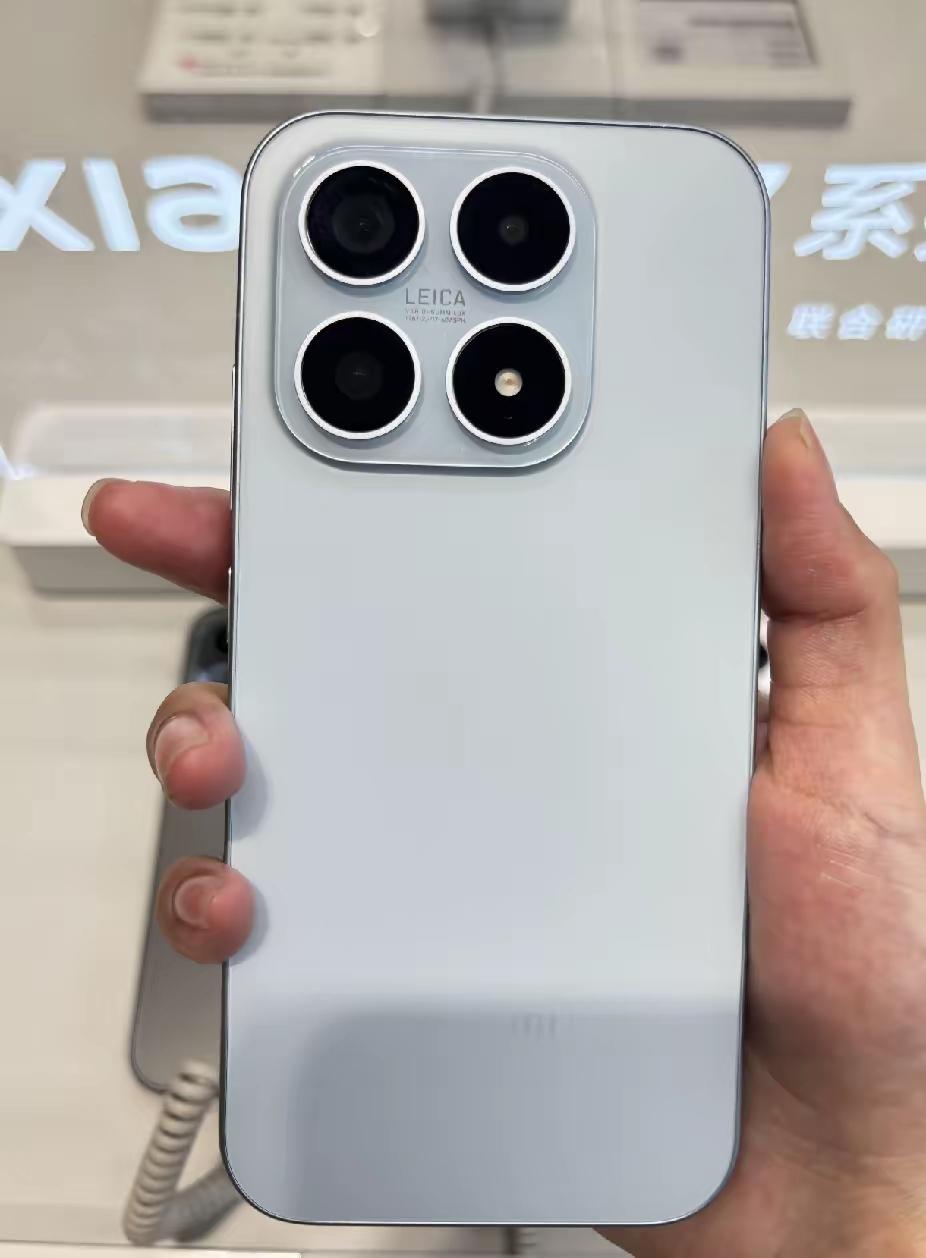 用过小米和荣耀的朋友进来说说看，小米和荣耀选哪一个？

这么说吧，小米那边徕卡影