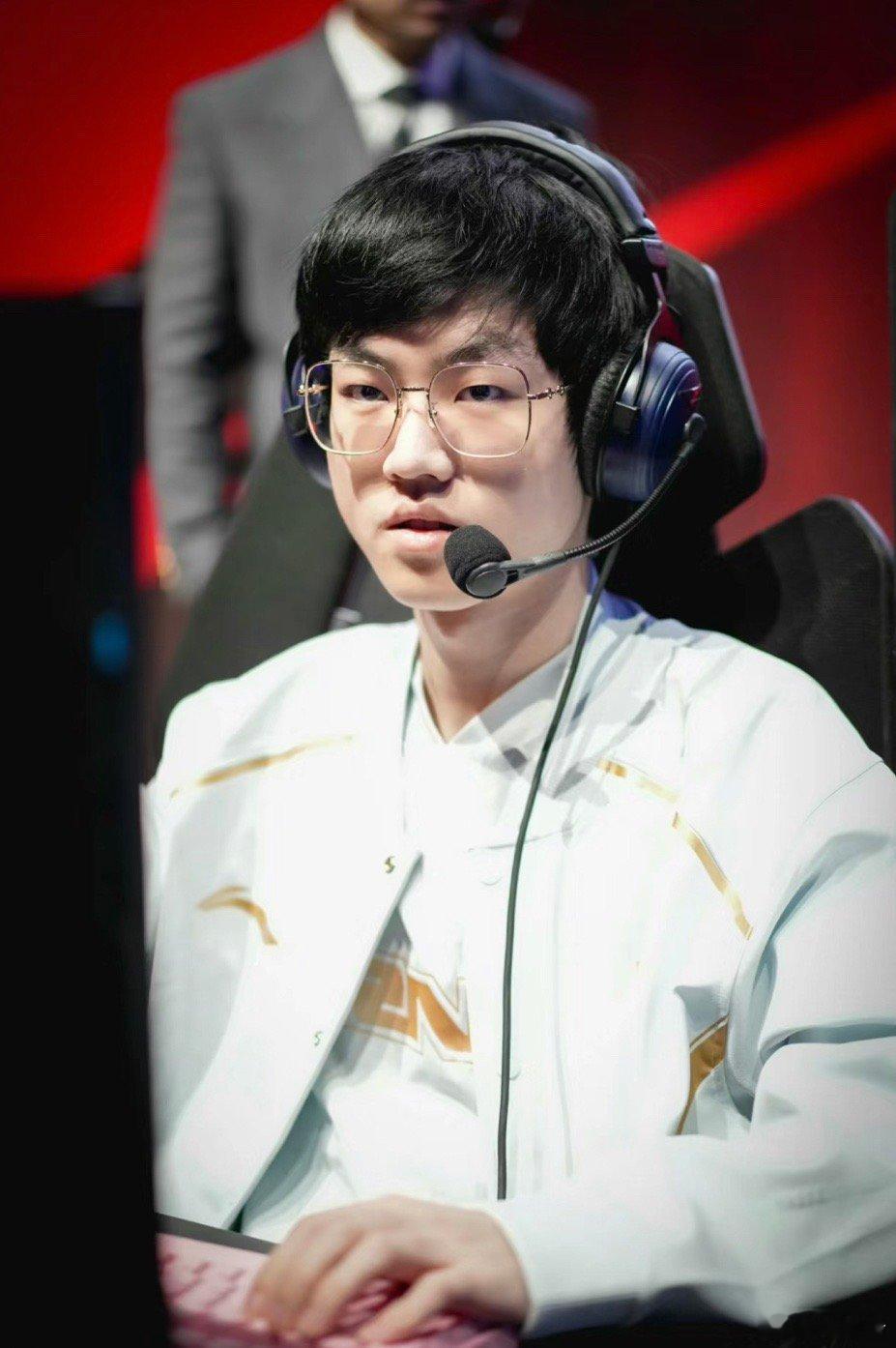 如何客观评价 Fisher和 Tangyuan 的实力？来看看网友锐评两位选手。