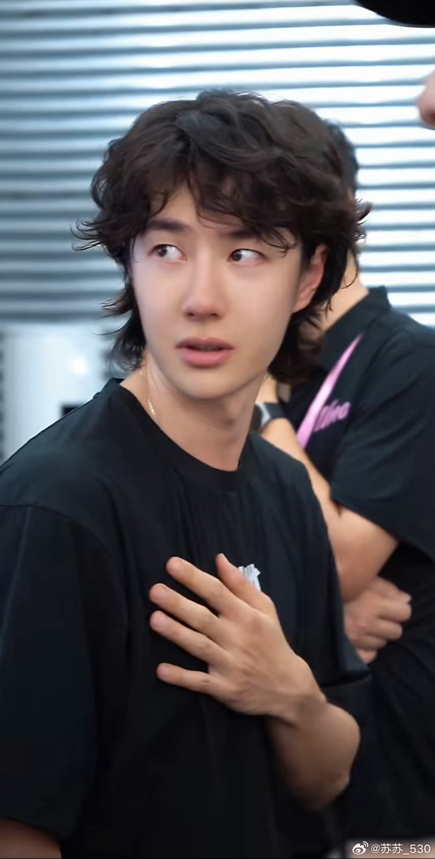 奶精的头盔王一博 快30岁的人了，少年却感满满啊