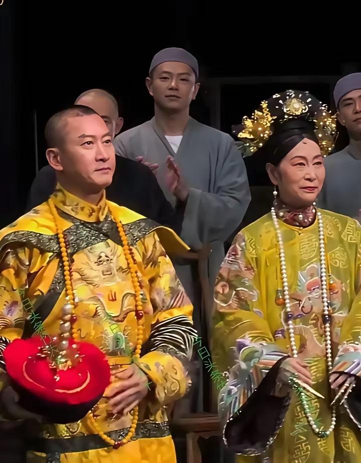 看消息
周杰要回归荧屏了
他将在《北京法源寺》中和奚美娟老师搭档来饰演光绪帝…