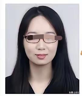 曾梦琪长得并不漂亮，但付磊为她抛妻弃子，无非是这三点原因。

第一、曾年轻，两人