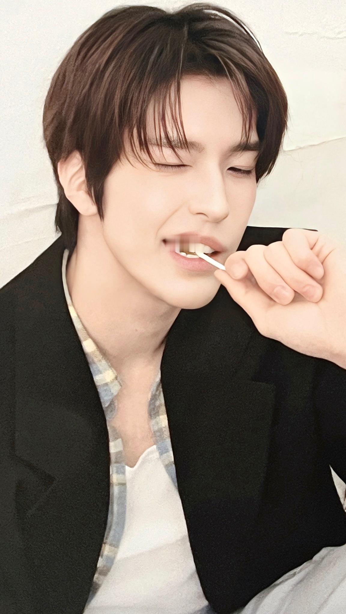 超强妈生脸 做什么表情都好完美这张图也该做成大的开页！！！ 