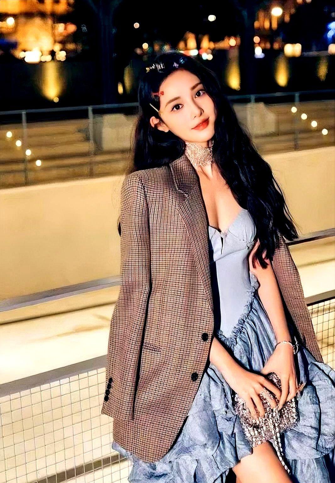 说到娱乐圈里运气差的女星，彭小苒绝对算一个。

当年《东宫》里的小枫，一袭红衣直