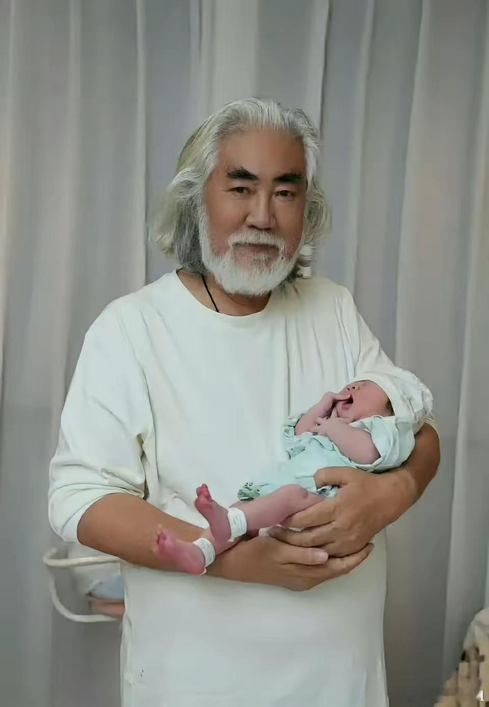 感觉张纪中73岁得子也不算什么了美国影星罗伯特·德尼罗80岁又生了一个闺女…… 