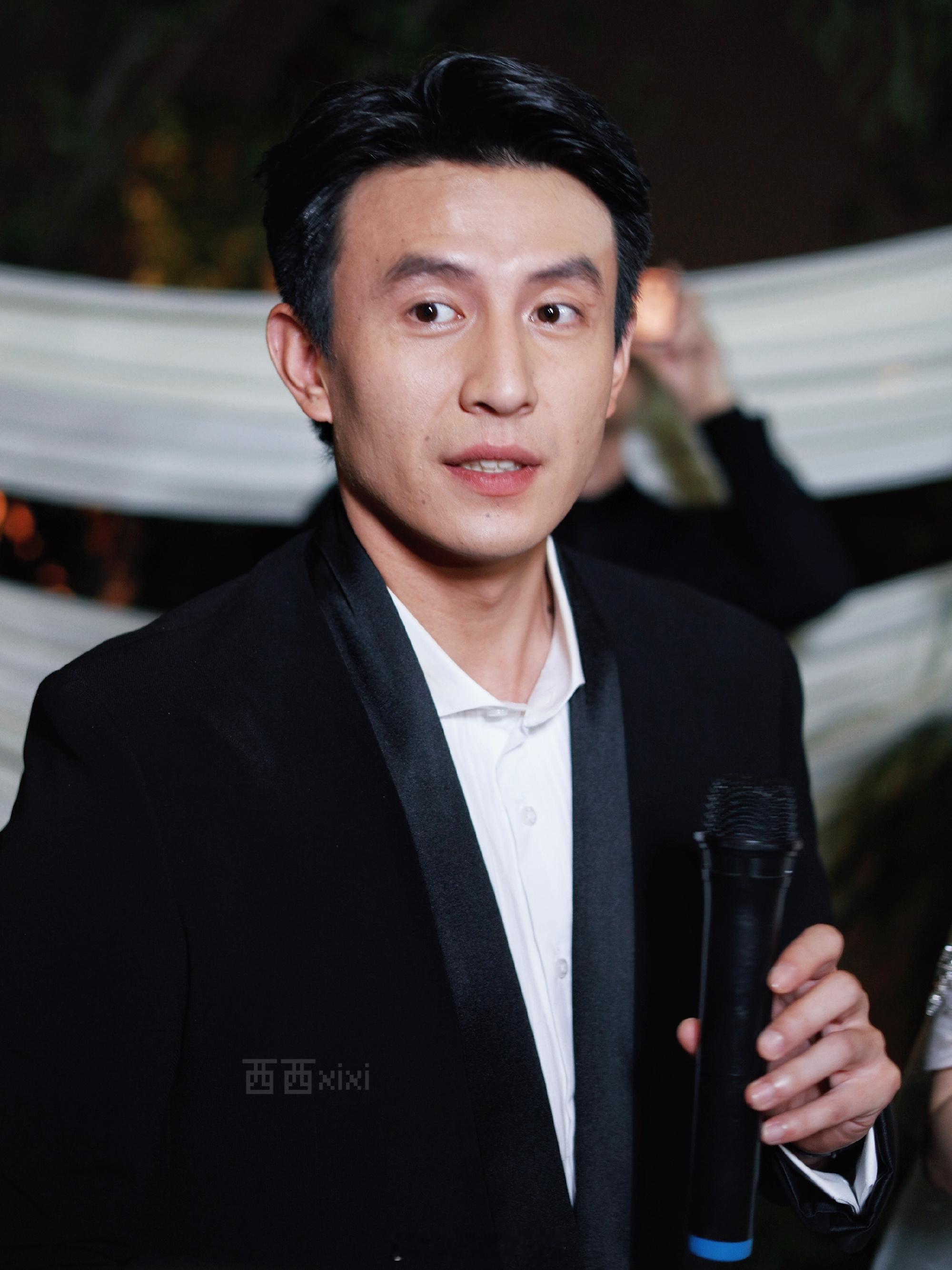 现在男生都比女生会护肤了刘萧旭真的反差感拉满！剧里是高冷霸总，剧外温柔又会聊，细