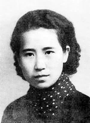 1999年，民国才女赵清阁在临终前把1个木盒交给保姆，含泪再三嘱咐，我死后，这个