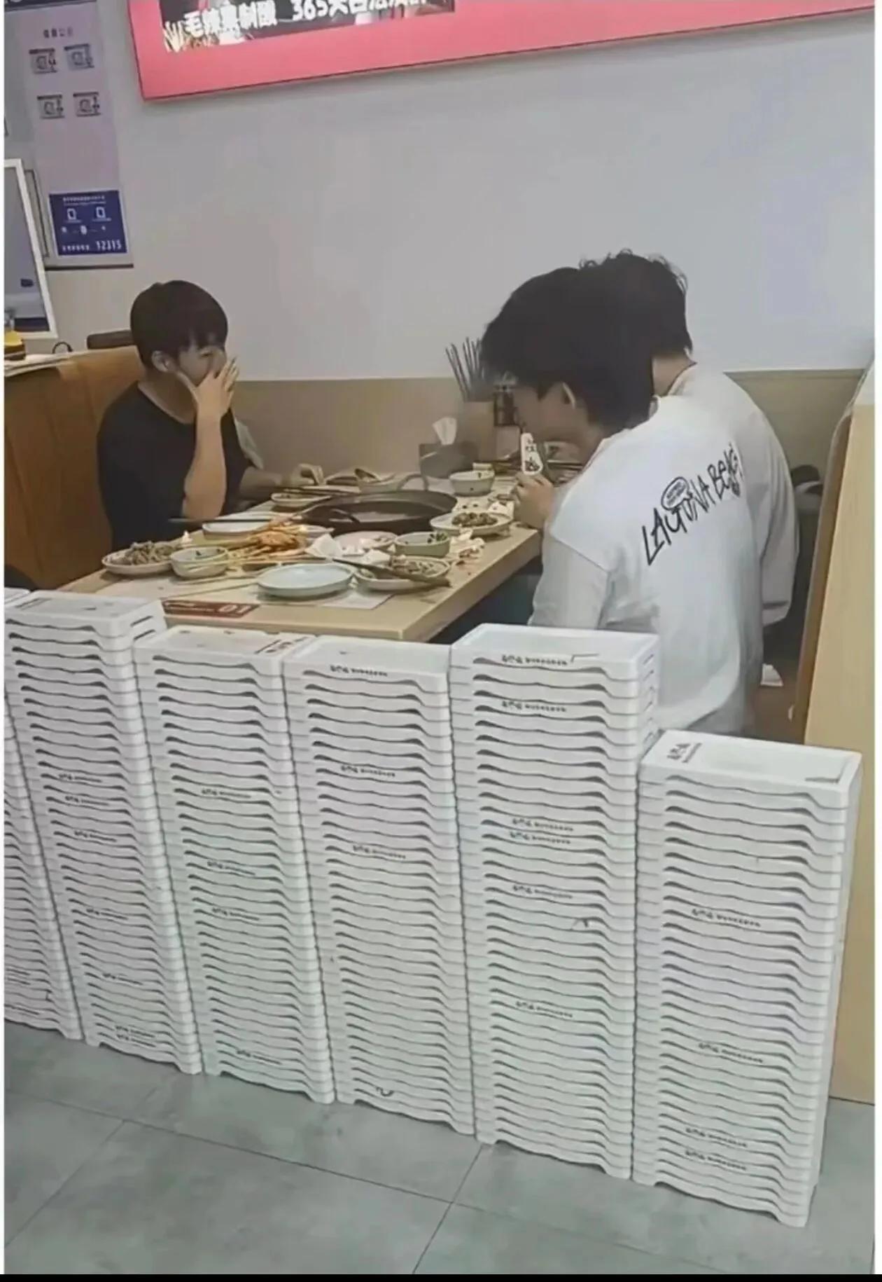你们去吃自助  不得给自助餐店吃破产啊！！！