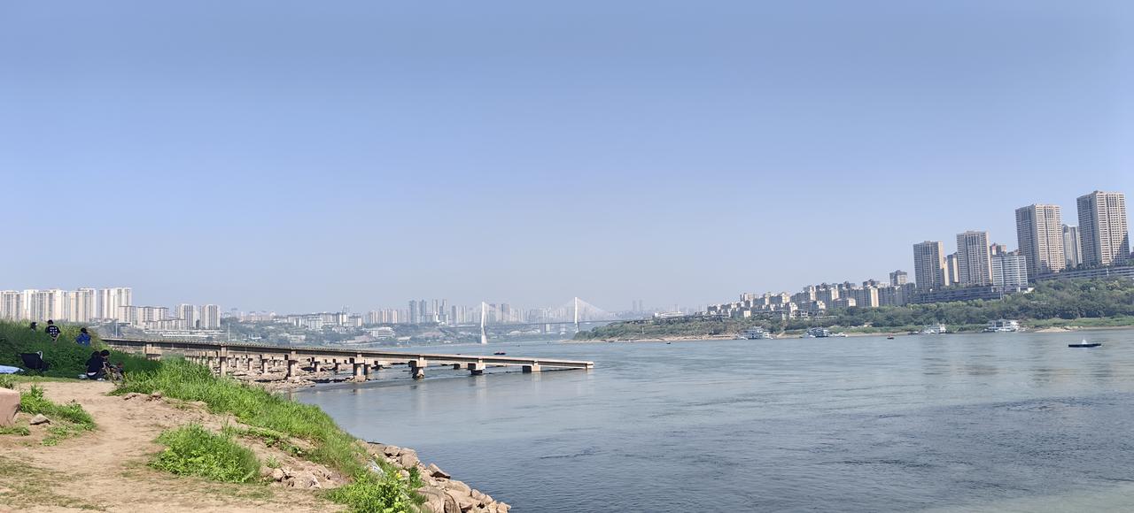 [吃瓜群众]突然发现，白居寺大桥附近，靠我渡区这边，有好大一片江滩，而且还有荒废