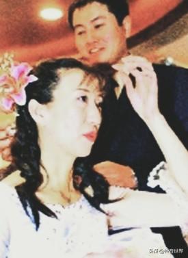 佩服的一对新人，人生处处是低调，当年的婚礼都那么低敛，后来，得知他们的儿子很大时