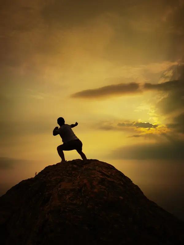 梁小龙最经典的角色是哪个 梁小龙经典角色不少，但最经典的还得是陈真。1981年《