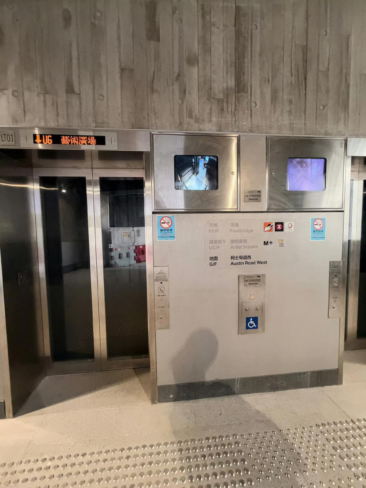 香港的电梯居然有实时监控、等待电梯的人就可以看到电梯内的情况、有时候还能应急救援