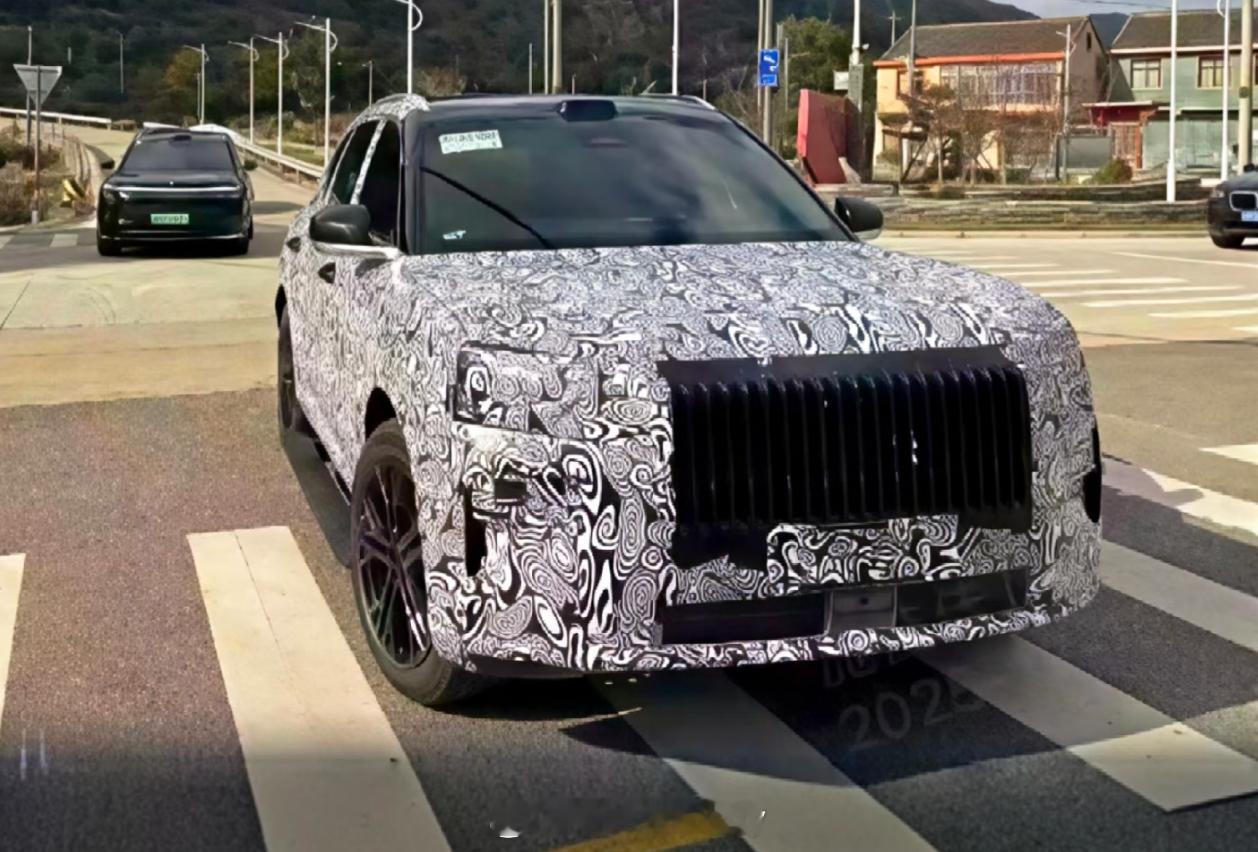 极氪8x 最新的一波路透图来了基本上造型可以确认了主设计接近于9x像是中网目前看