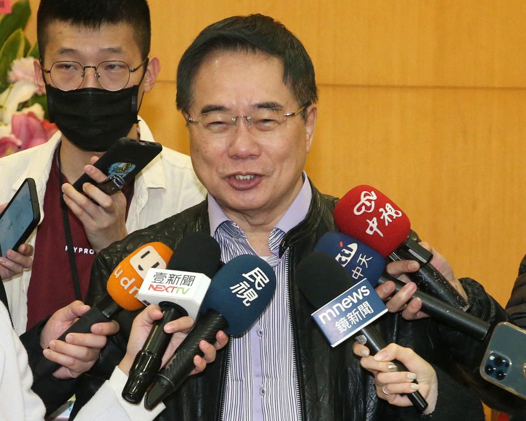 刚刚蔡正元对外透露，自己已收到相关通知，需于27日早上9点前往台北地检署执行科报