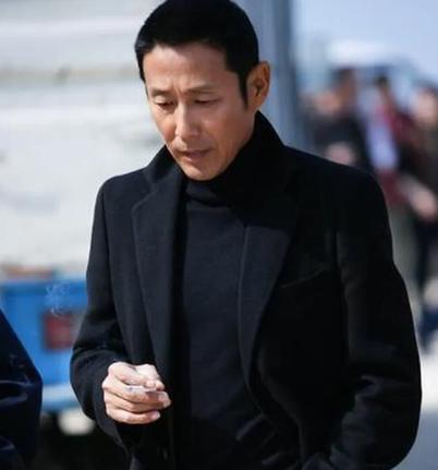 2015年，陈道明着急30岁女儿陈格的婚事，逢人便托着给女儿找相亲对象。
 
在