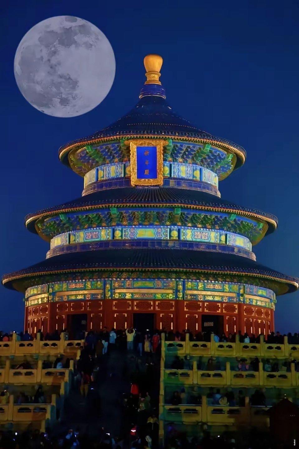 你敢信吗？最近一群美国富豪逛完天坛，直接给看傻了。他们前脚刚走，天坛的全貌图后脚