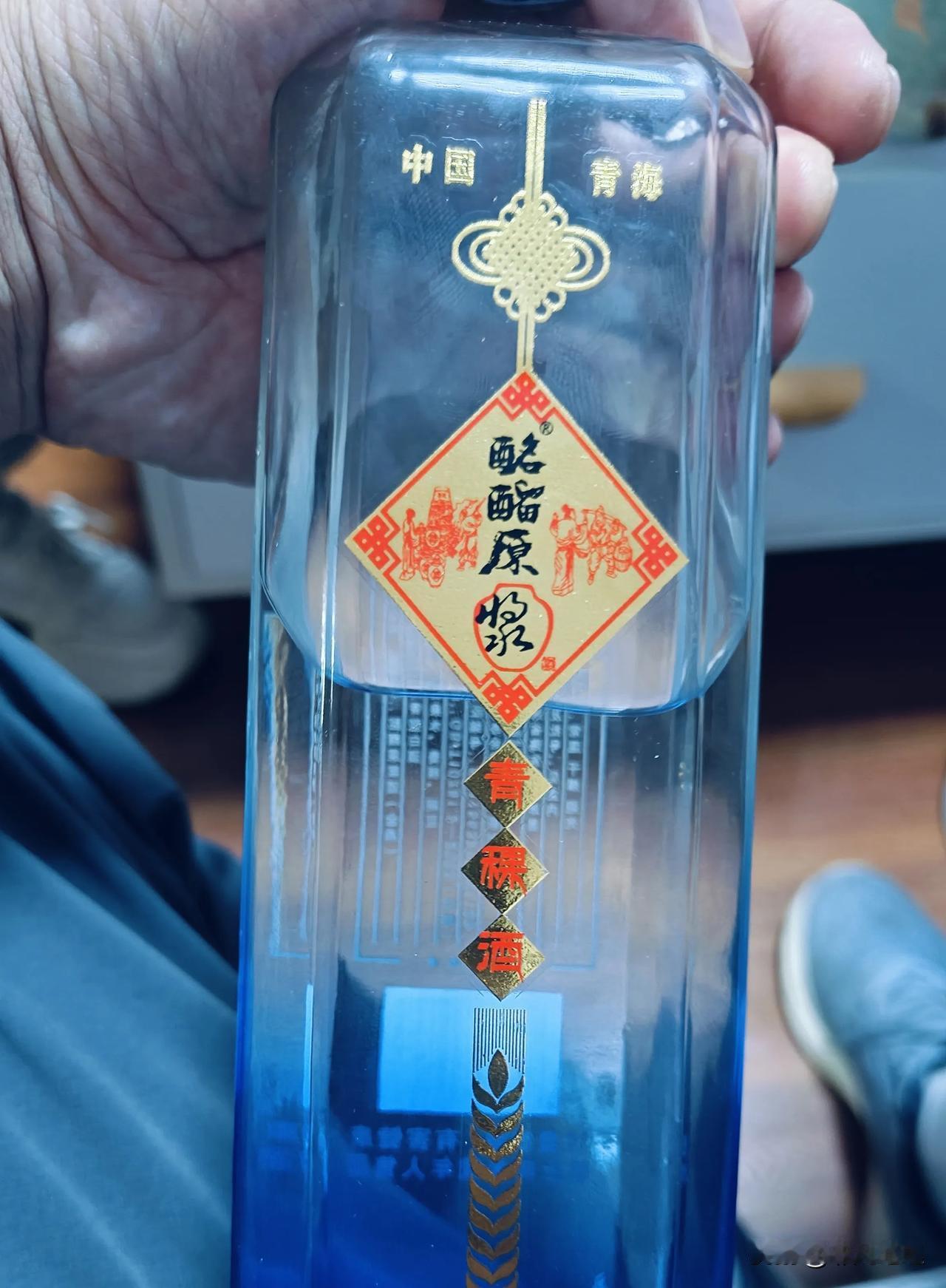 我一直以为酩馏酒是青稞酒的一个牌子，没想到竟然是一种工艺，不管什么牌子都可以叫酩