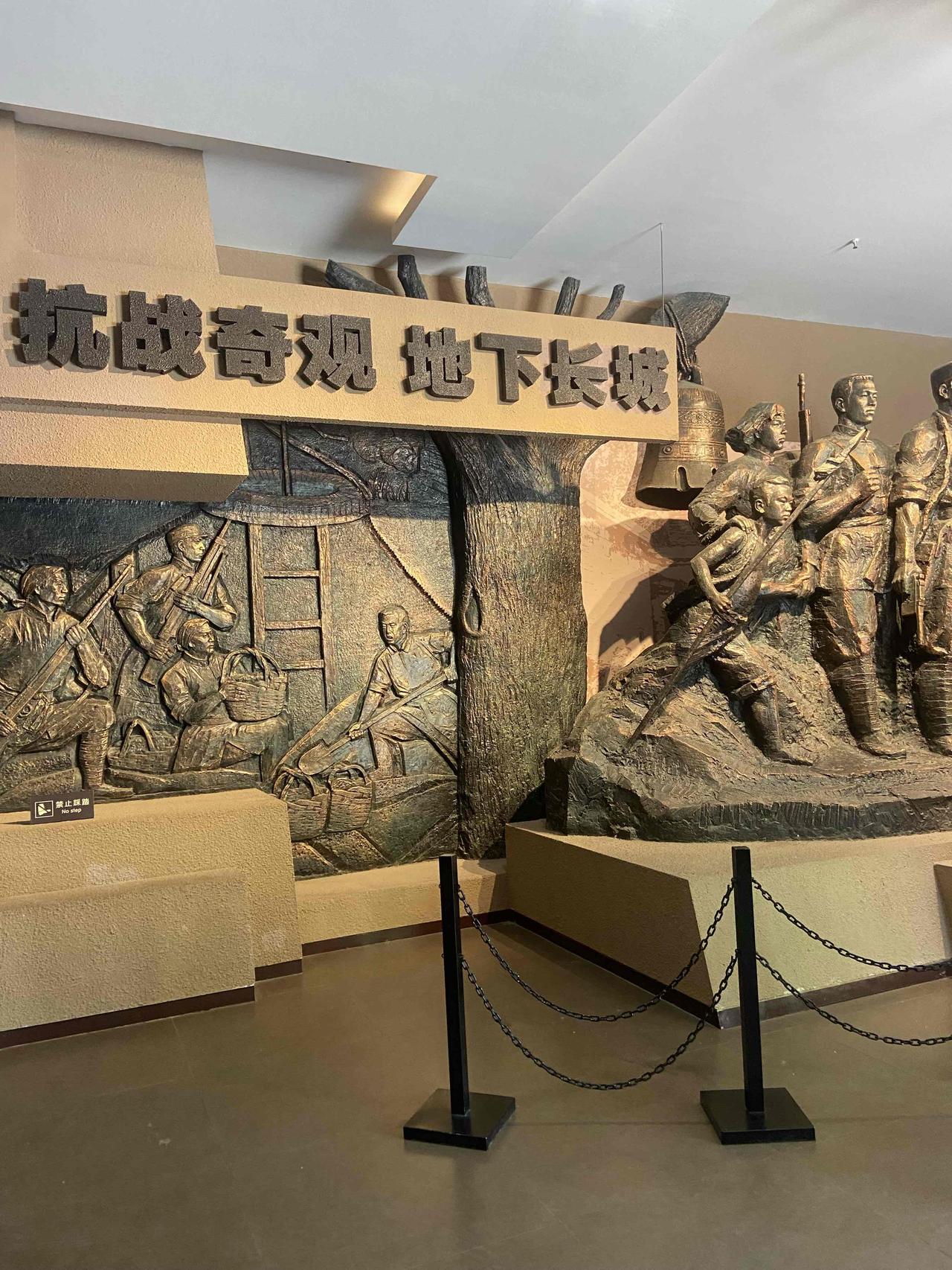 哪有什么天生就肯吃苦的buff加持，不过是从小摸过生活的实底而已。
就像很多农村