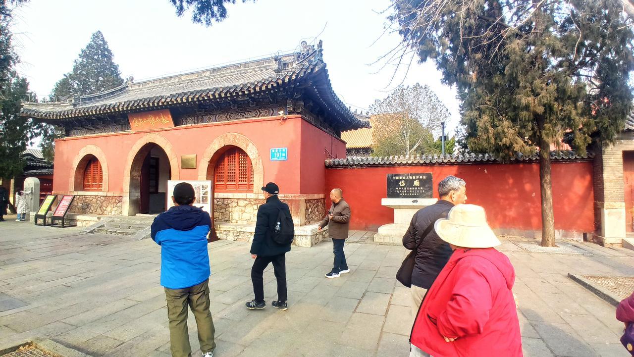 岱庙，登泰山起点，登泰山由岱庙如去红门。