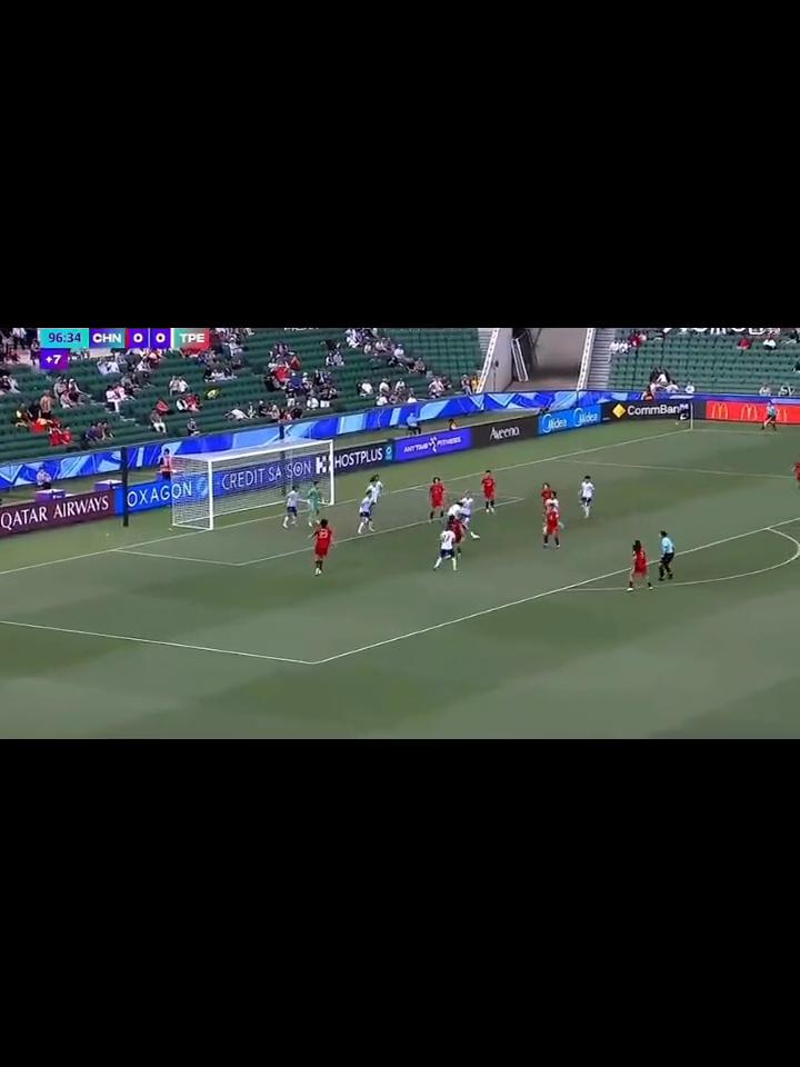 做出来了，转身再送，看看这个机会，二点二点迪斯莱吉，持续的中国女足还能够在门前制