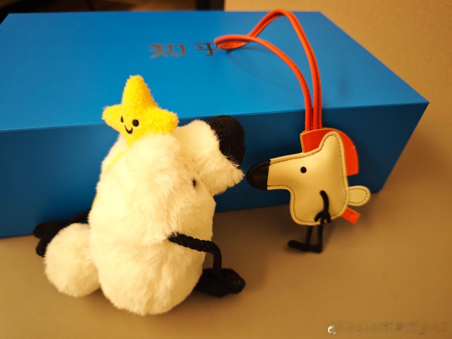 又一年成都知乎电CLUB新知技术大会家里又喜提刘看山两枚新看山还是怪可爱滴！