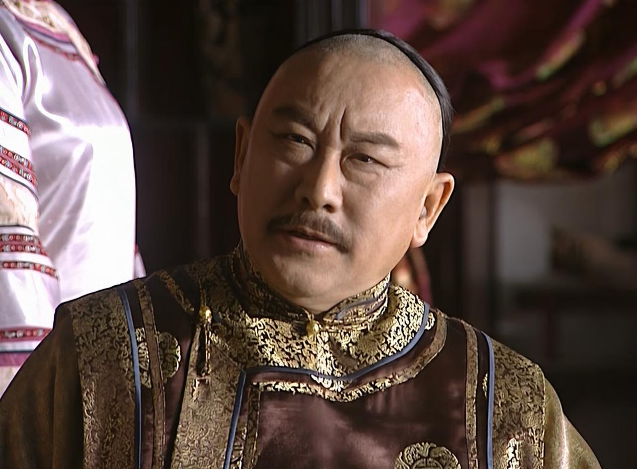 索额图家里多有钱
索尼一生有7个儿子，索额图排行老三。
作为康熙的心腹，捉拿鳌拜