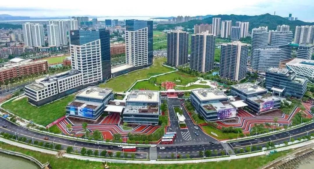 珠海市格力技工学校由珠海格力电器股份有限公司打造的全日制民办技工学校，学校由格力