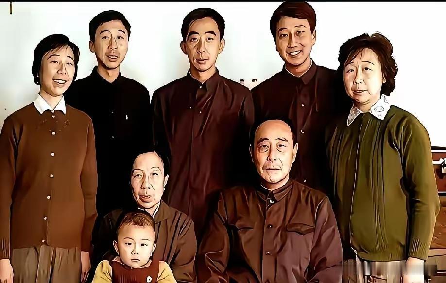 同宗又同门，
本是一家人。
君看那脸型，
不差半毫分。