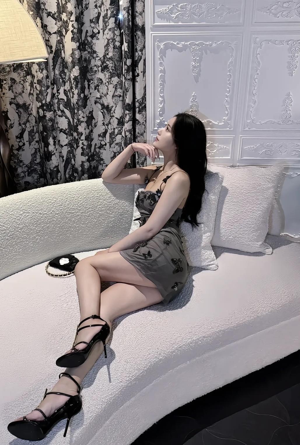 性感女神，妩媚动人。