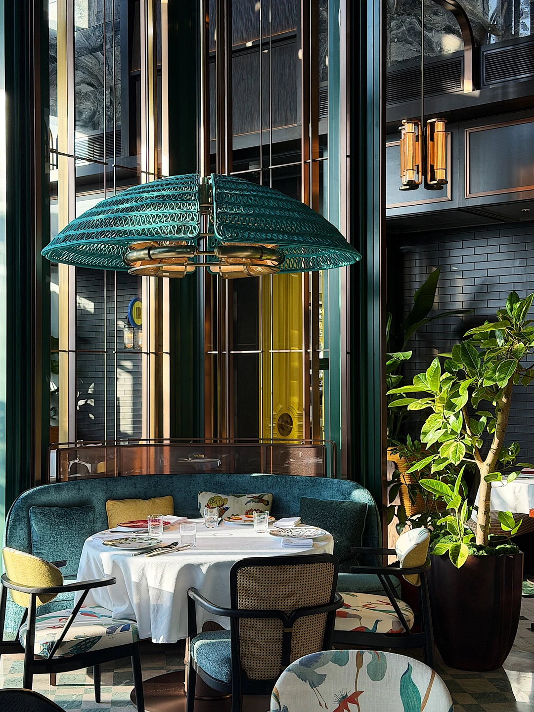 很难遇到设计如此明艳的酒店了