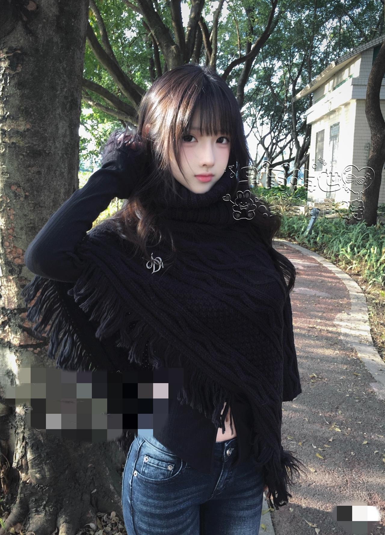 躺在床上想想，
这辈子能信谁，又能靠谁。
一路走过来，
心里装的全是酸甜苦辣。