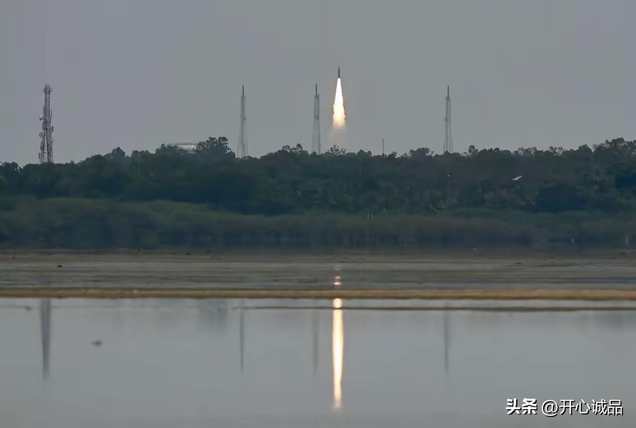 虽然是刚出道的水平，好歹成了。22m高、直径1.2m的箭体做成4级箭，3固1液，