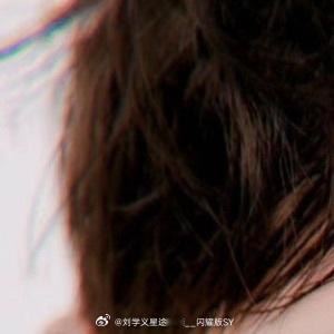 晚安心语 🌙 月光正在批改星河，你的梦是今夜满分作品。 把今天的烦恼折成纸船，