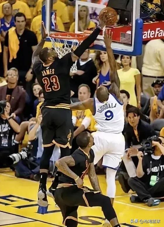 伊格达拉耿耿于怀啊

前NBA球员伊戈达拉近日在杰弗森的节目中谈到了詹姆斯在20