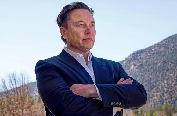 马斯克旗下的SpaceX顺利完成首次公开募股，以750亿美元的募资额刷新全球纪录