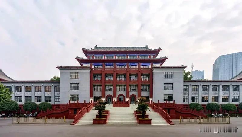 你了解四川大学的深厚历史吗 你了解四川大学的深厚历史吗
四川大学历史极为深厚！