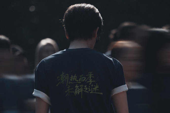 胡先煦上早八也是开朗小狗胡先煦早八路透元气拉满，全程笑意满满鲜活少年感，鲜活帅气