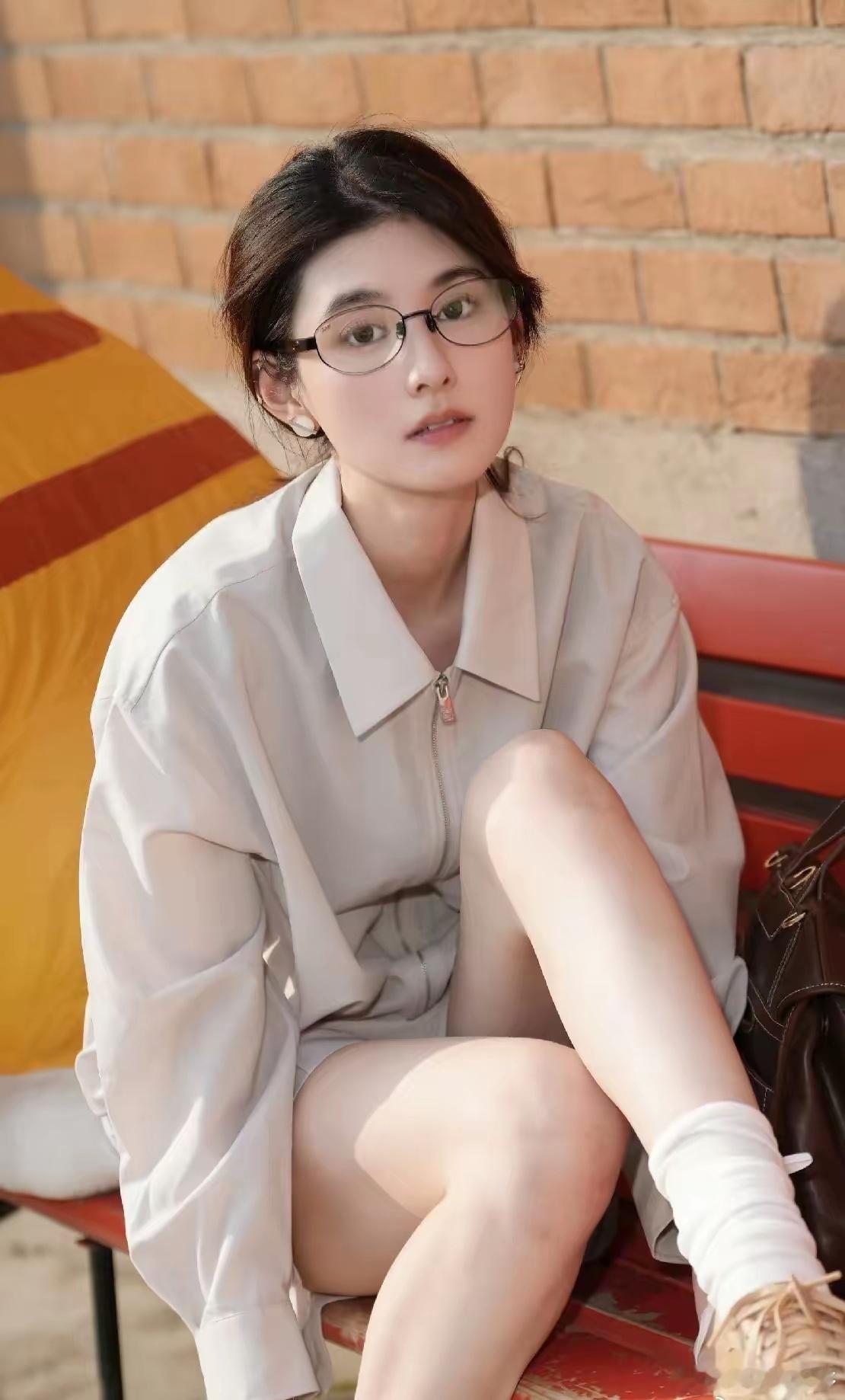 我有一种预感，韩沛颖，大概率会因为这次的直播，彻底的失去了做演员的机会吧。毕竟像