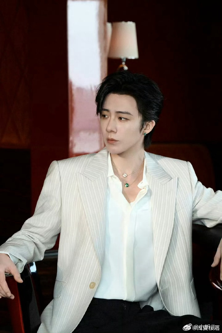 看刘宇宁直播真的很治愈！控场超稳，接梗反应快，气氛冷了能带动、热了能收住，和粉丝