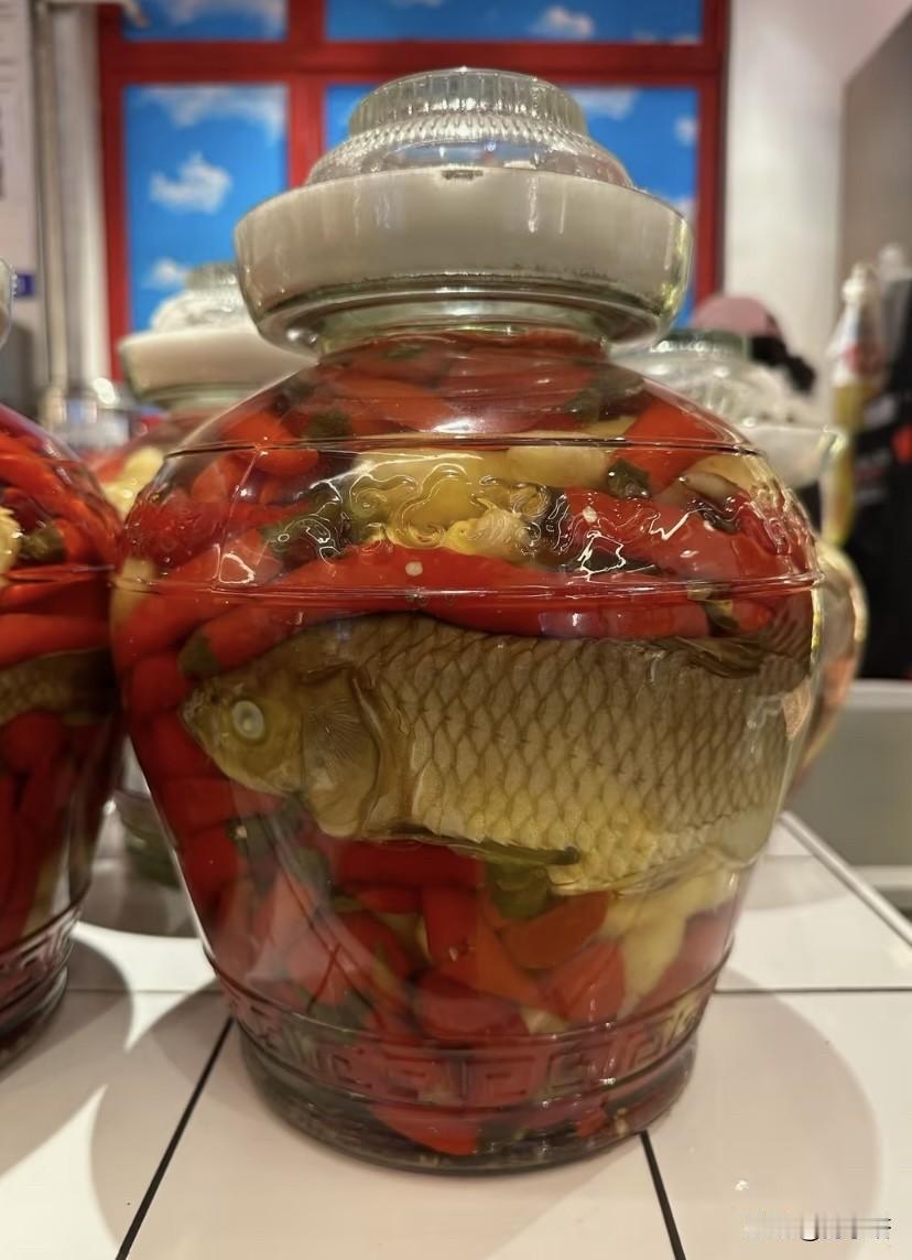 有没有云南的朋友告诉我这是不是正宗的云南美食？
昨天到一家云南汽锅鸡店里吃饭，看