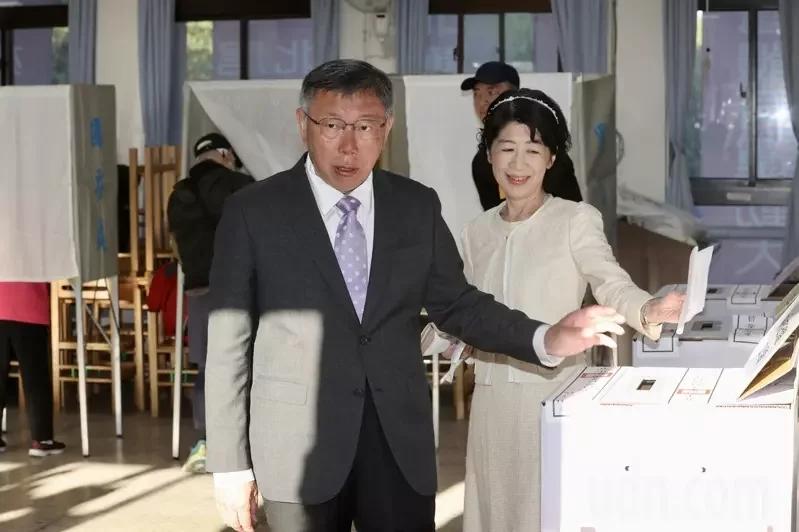 今天是台湾“大选”投开票日，柯文哲、赖清德、侯友宜三位候选人一早先后于台北、台南