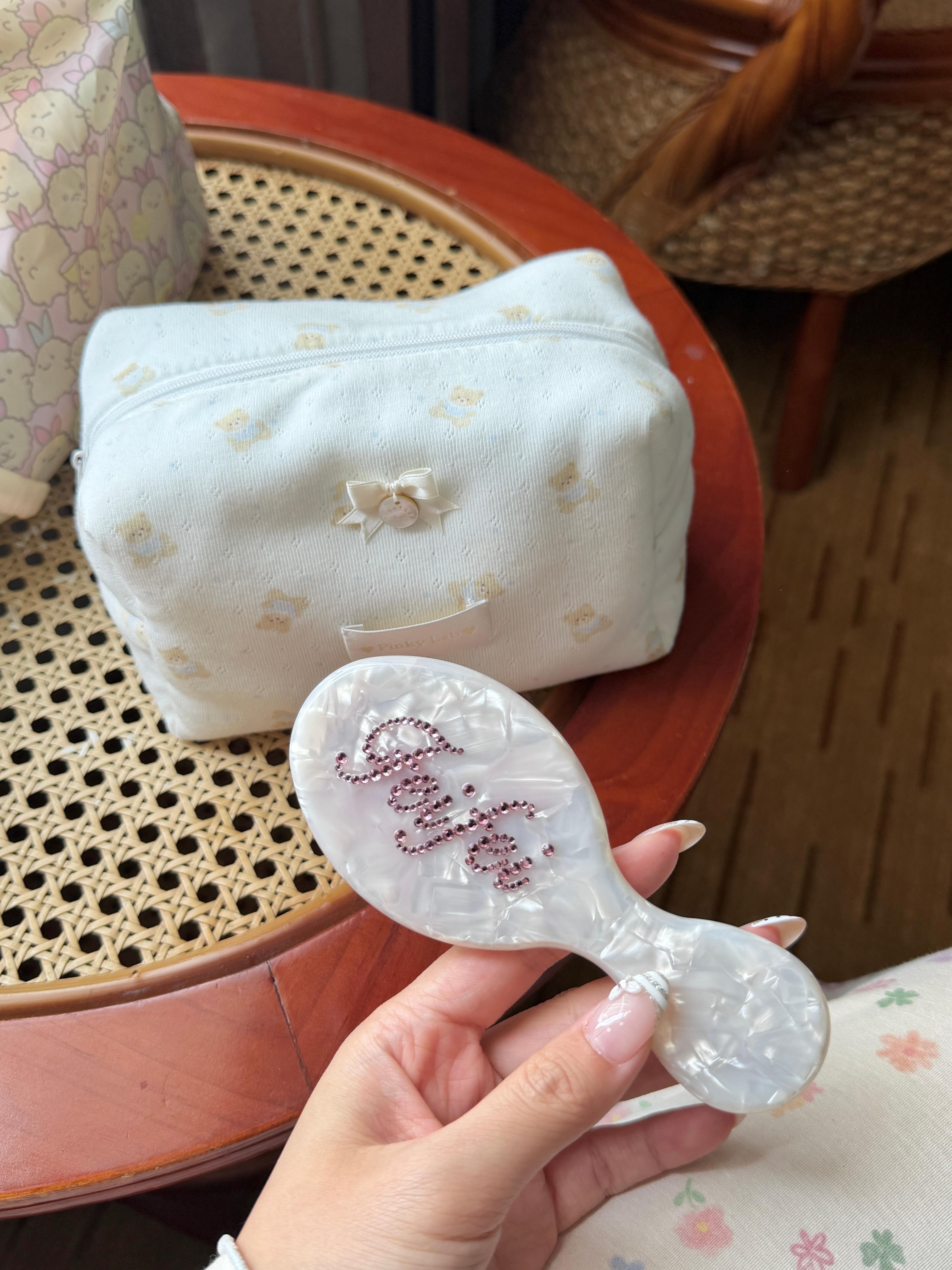 定制小梳 Feifei💗后面这个包也是超级无敌软 虽然我自己有同款面料 但做不